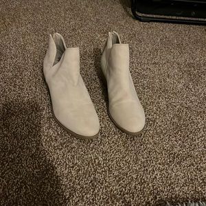 Very light pink/ tan- size 8